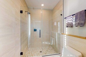 Shower, hair dryer, towels - Brand New House-Private Pool on Canal Town of South Bethany (Bethany Beach)