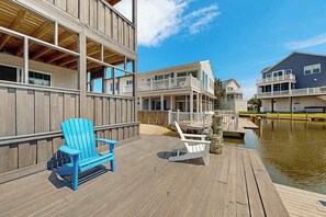 Terrace/patio - Edgewater Acres dog friendly house w/private hot tub, pool table, deck (Selbyville)
