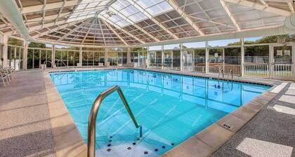 Salt Pond townhome with access to community pool, tennis court & gym
