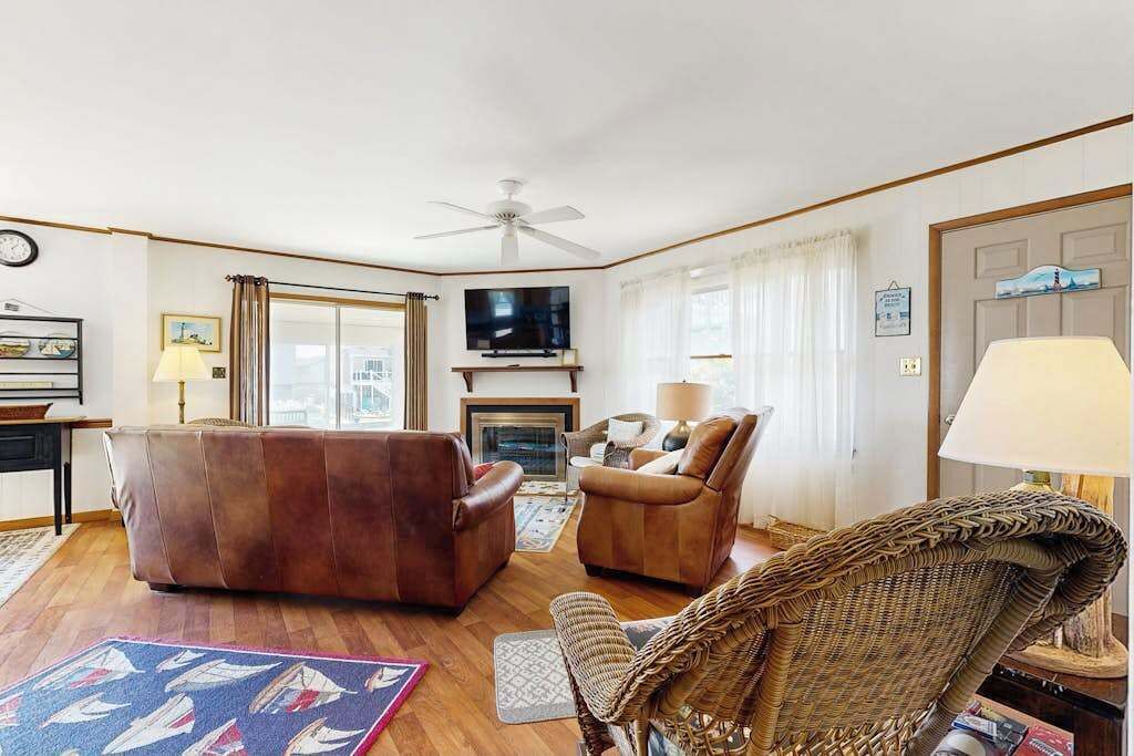 TV, fireplace, offices