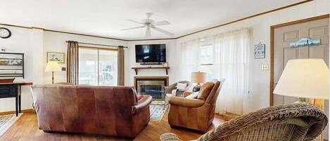 TV, fireplace, offices