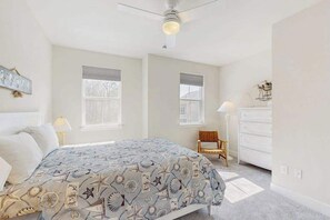 Iron/ironing board, WiFi, bed sheets - Milo's Haven townhouse w/community pool, grill, close to restaurants (Frankford)