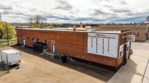 Exterior - Harbour Hideout | Downtown Sheridan WY Basement Stay | 3 King Beds | Sleeps 8 | Steps to Blacktooth Brewing | Free BJJ Class | Full Kitchen | Fast WiFi (Sheridan)