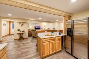 Interior - Harbour Hideout | Downtown Sheridan WY Basement Stay | 3 King Beds | Sleeps 8 | Steps to Blacktooth Brewing | Free BJJ Class | Full Kitchen | Fast WiFi (Sheridan)