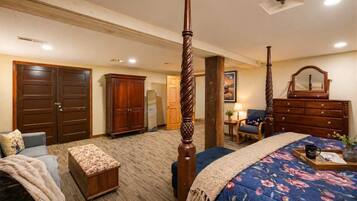 Desk, WiFi, bed sheets