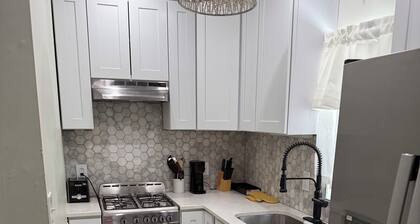 Charming 1-bedroom apartment with AC in lively Philadelphia / a beautiful view.