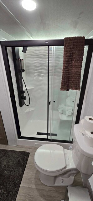 Shower, hair dryer, towels, shampoo