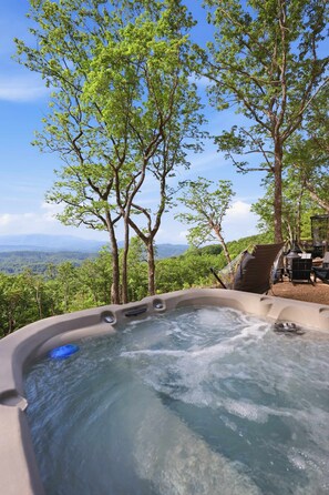 Bañera de hidromasaje al aire libre