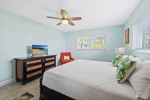 3 bedrooms, iron/ironing board, travel cot, WiFi - Tropical spa! Hot tub, ping pong table, 5min to Beach, airport, & downtown! (Dania Beach)