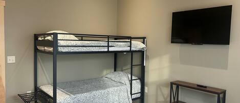 1 chambre, fer et planche Ă repasser, literie fournie