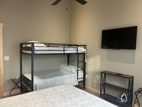1 chambre, fer et planche Ă repasser, draps fournis