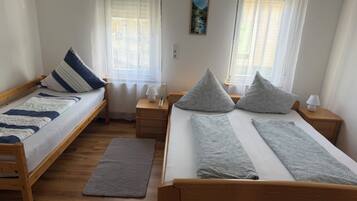 5 Schlafzimmer, Bügeleisen/Bügelbrett, kostenloses WLAN, Bettwäsche