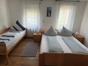 5 Schlafzimmer, Bügeleisen/Bügelbrett, kostenloses WLAN, Bettwäsche