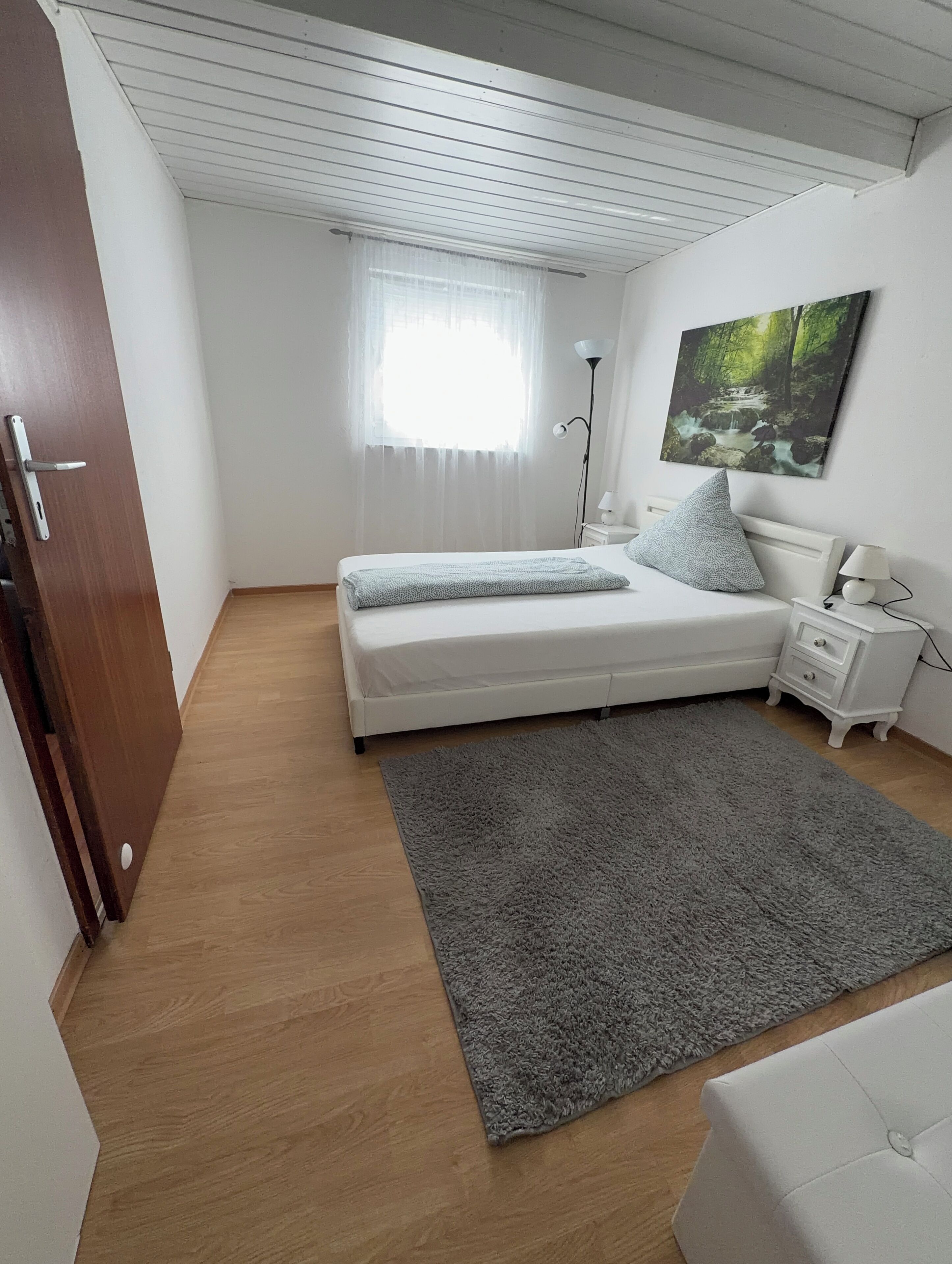 5 habitaciones, tabla de planchar con plancha y wifi gratis 
