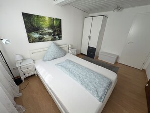 5 habitaciones, tabla de planchar con plancha y wifi gratis 