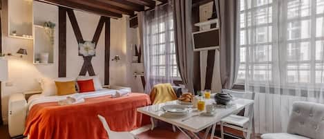 Iron/ironing board, WiFi, bed sheets