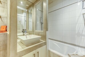 Doccia, asciugamani, shampoo