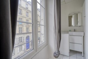 Interior - Homey Studio - Coeur du 17em-Bail moyenne durée 2D (Paris)