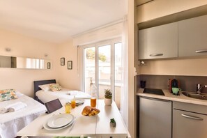 Iron/ironing board, WiFi, bed sheets - Joli Studio, Neuf, Calme & Lumineux -Bail Mobilité (Paris)