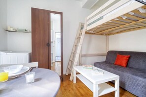 Offices - Superbe Studio-Coeur du 17em-Bail moyenne durée 1G (Paris)