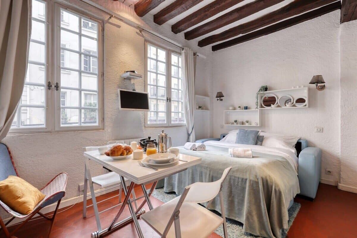 Iron/ironing board, travel cot, WiFi, bed sheets