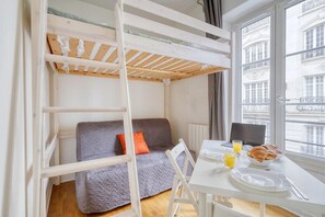Offices - Welcoming Studio - Coeur du 17em - Bail moy durée (Paris)