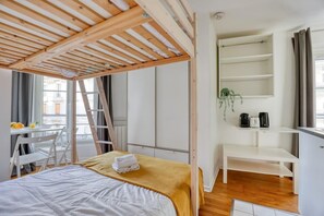 Bügeleisen/Bügelbrett, Reisekinderbett, WLAN, Bettwäsche