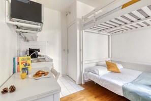 Iron/ironing board, travel cot, WiFi, bed sheets - Cute studio-Coeur du 17e- Bail Moyenne Durée (2DD) (Paris)