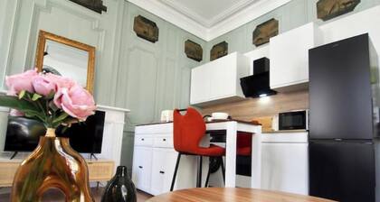 Appartement 2 piĂšces, immeuble 17e siĂšcle.