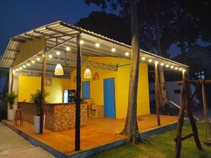 Estudio básico, patio, vista a la ciudad | Exterior