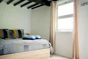 WiFi, bed sheets - The Yellow House (Pedreira)