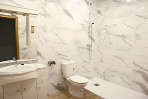 Douche, serviettes fournies
