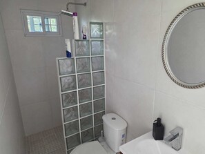 Dusche, Handtücher, Seife, Toilettenpapier