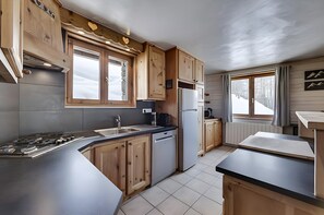 Frigorifero, microonde, forno, piano cottura