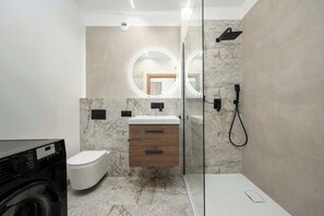 Shower, hair dryer, towels, shampoo - Comfortable Apartment | View Terrace (Wrocław)