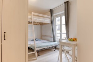 Ferros/tábuas de passar roupa, Wi-Fi, roupa de cama