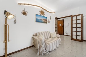 TV - Vacation Home "Sa Domu De Nicolo" in the Heart of Portoscuso (Portoscuso)