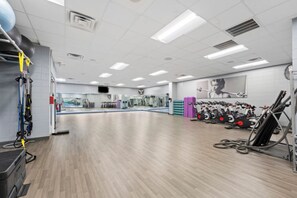 Fitness facility - Stylish Resort Creekfront 2BR Sleeps 6 w/ Patio, Gym, Indoor/Outdoor Pools (Branson)