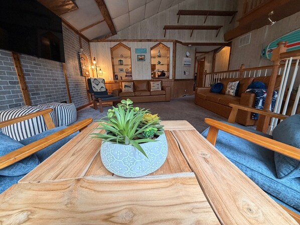 Interior - Lake Retreat - Private Dock • Hot Tub • Arcade • Pickleball • Basketball (Gobles)