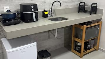 Standard-Studio | Eigene Küche | Mini-Kühlschrank, Mikrowelle, Herdplatte, Toaster