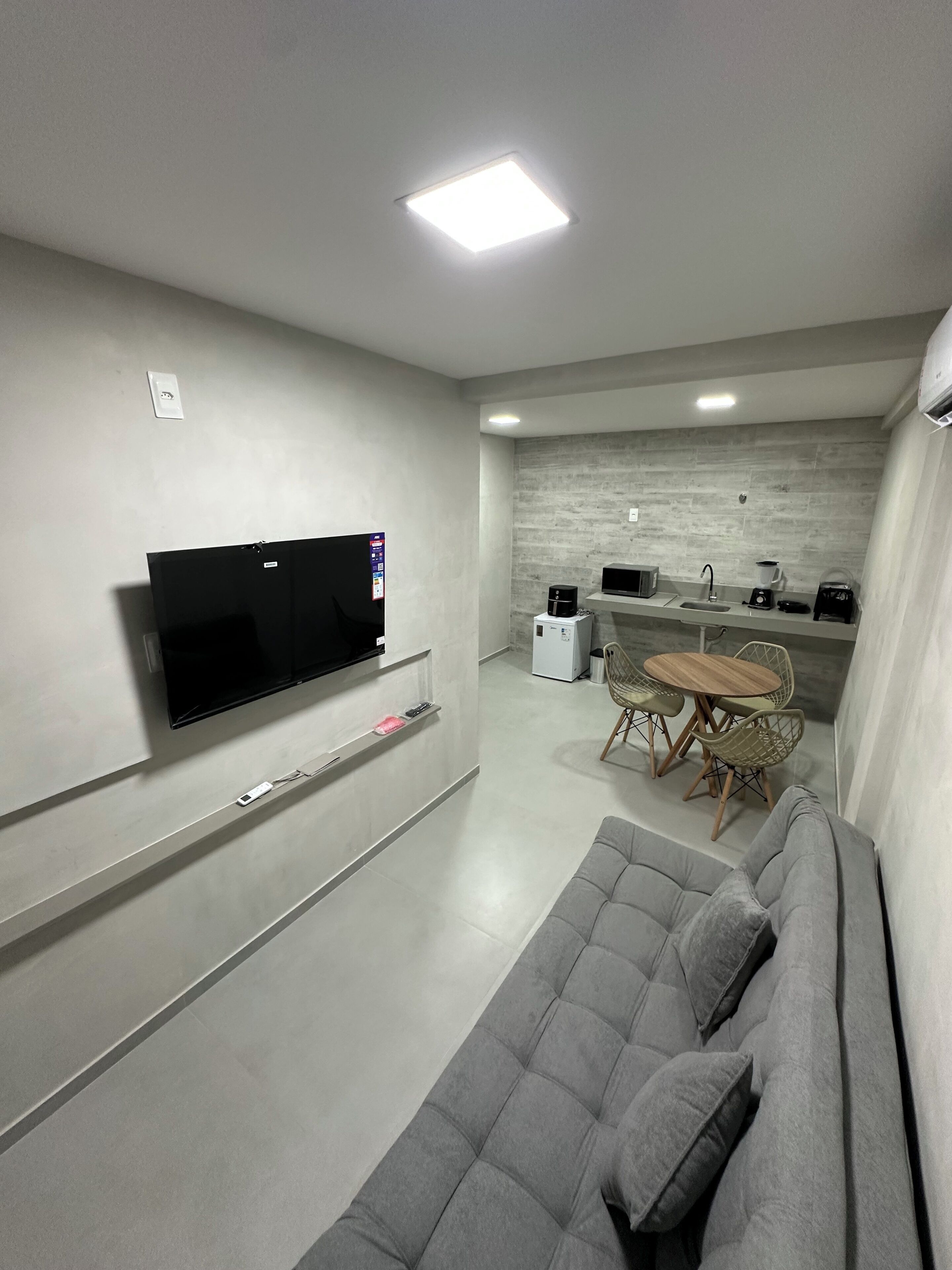 Economy studio, balkon | Woonruimte