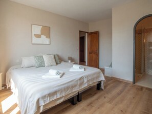 4 Schlafzimmer, Bügeleisen/Bügelbrett, WLAN, Bettwäsche