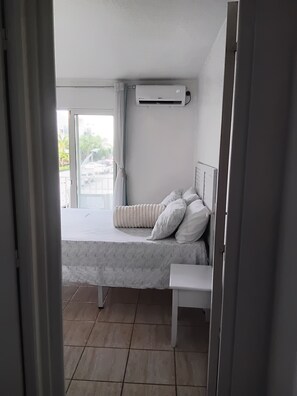 1 bedroom, iron/ironing board, WiFi, bed sheets -  Fully furnish 1-Bedroom Apt. For Business, Leisure, providing safety & Comfort
 (Cupecoy)