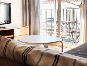 Interior - Apartment '1A for 2-4 guests' with shared pool, Wi-Fi and air conditioning (Nerja)