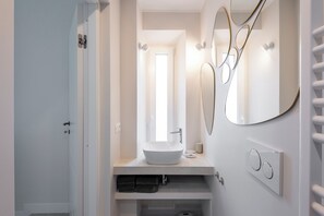 Bathroom - Two bedrooms designer apartment in the center (Roma)