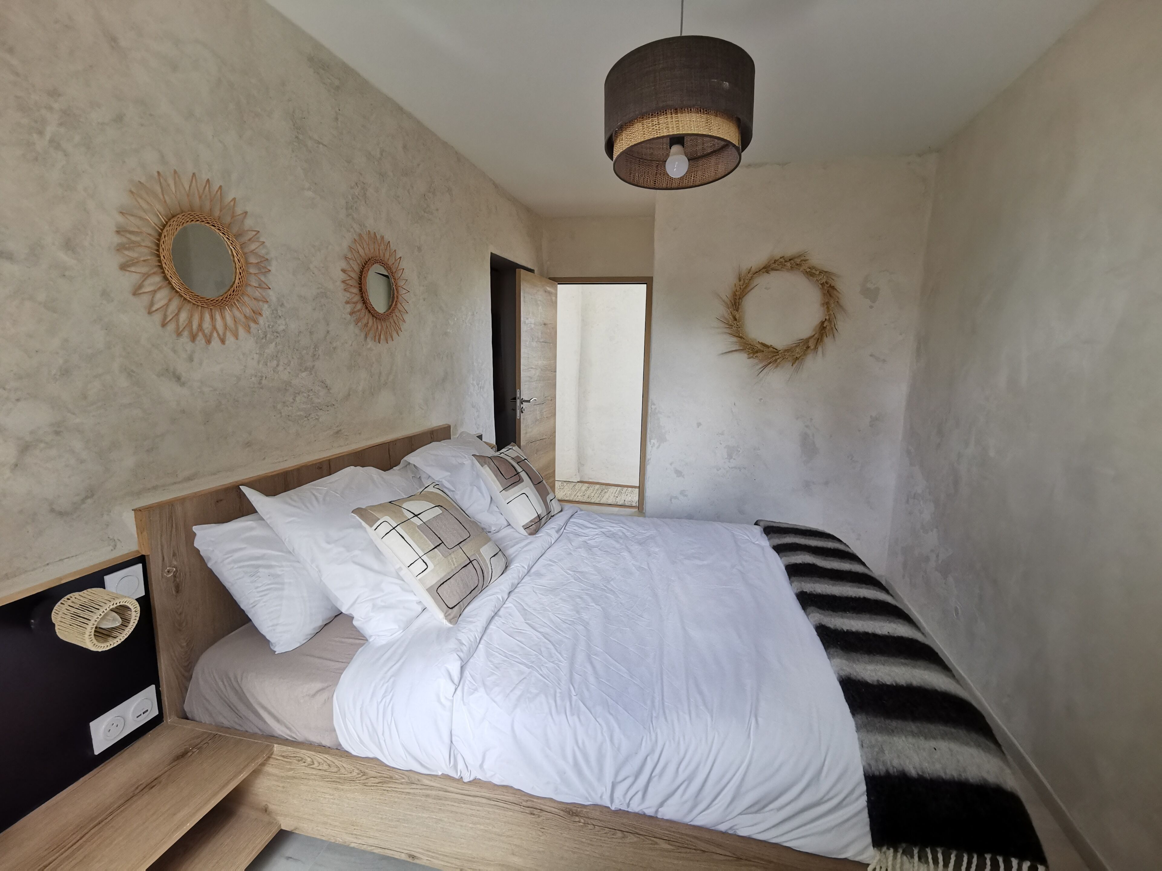 Décoration personnalisée, bureau, Wi-Fi gratuit