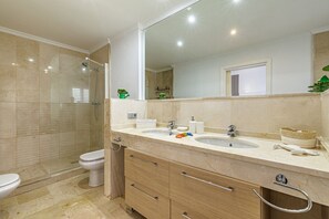 Hair dryer, towels - Luxury 2BR Resort Apt, Pools, Spa, Tennis (Estepona)