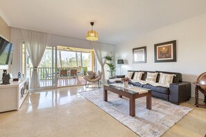 TV - Luxury 2BR Resort Apt, Pools, Spa, Tennis (Estepona)