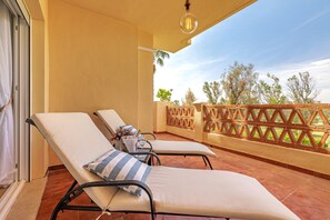 Terrace/patio - Luxury 2BR Resort Apt, Pools, Spa, Tennis (Estepona)