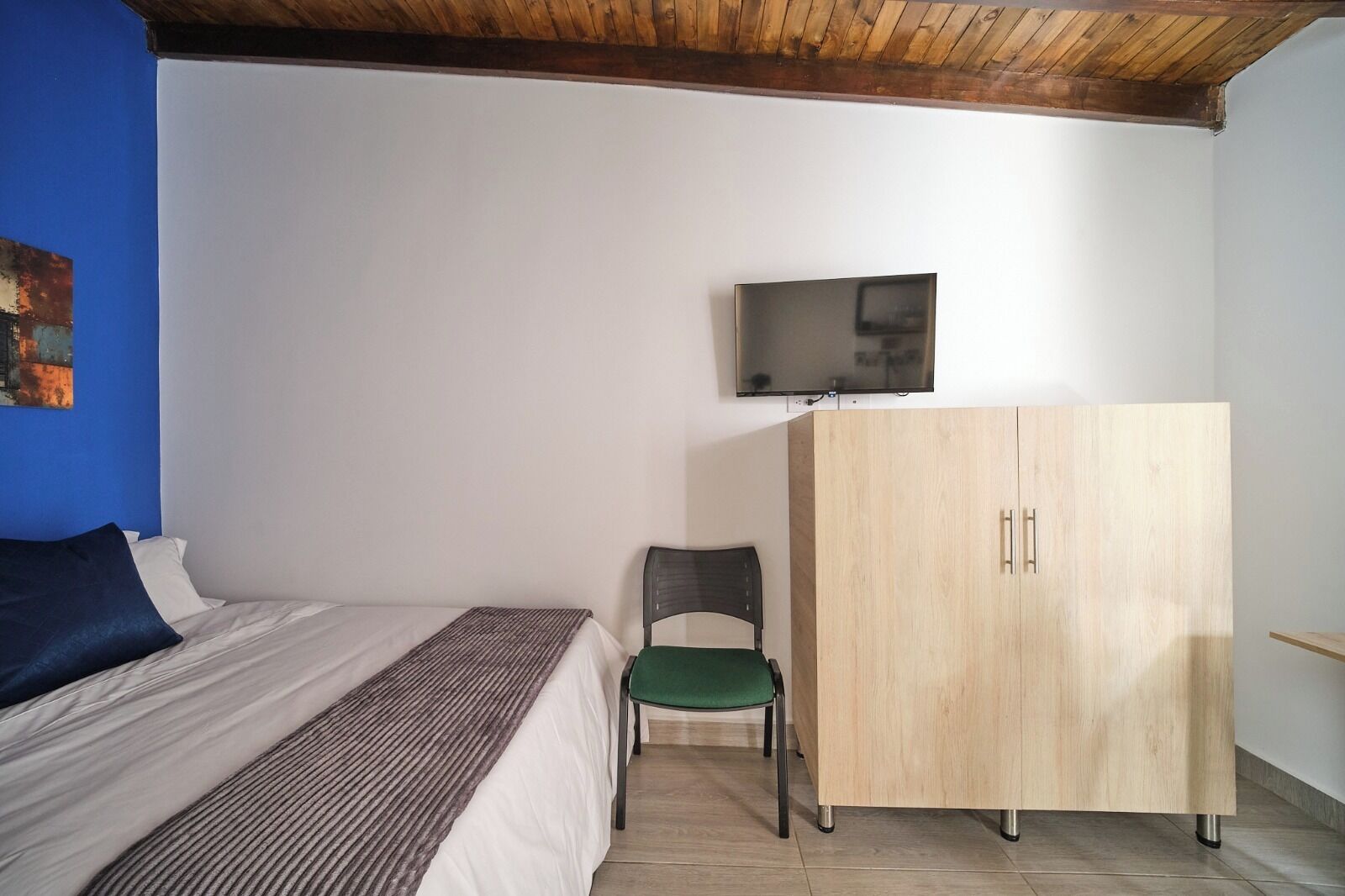 Classic Apartment | Desk, free WiFi